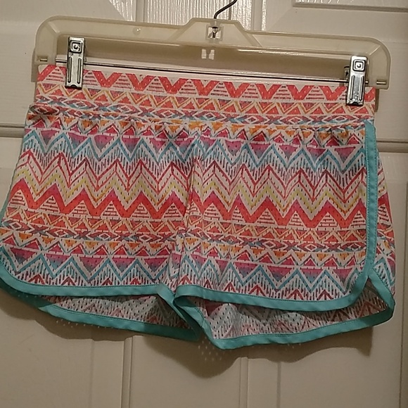 Crop top and shorts size small - Picture 3 of 6
